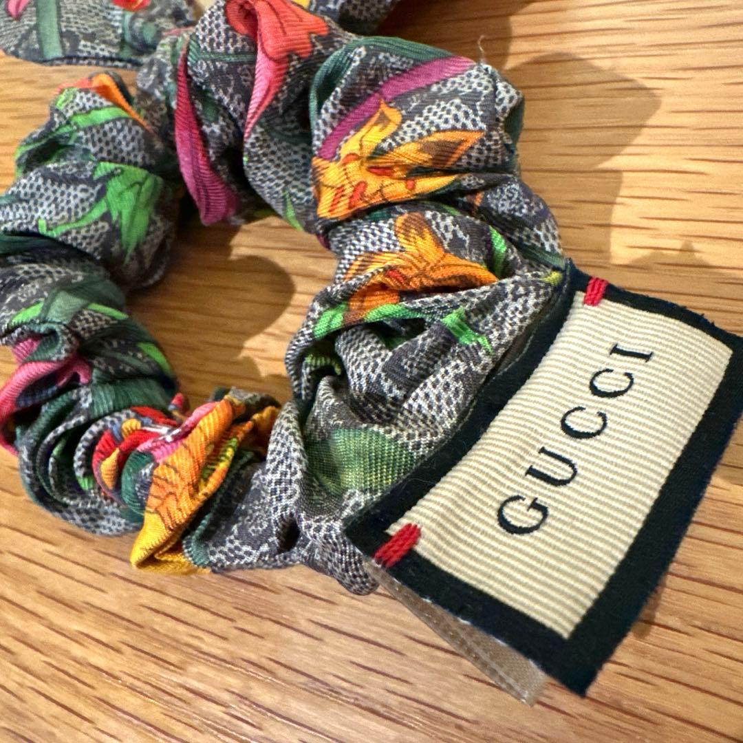 り*l様 GUCCI シュシュ　ヘアゴム　23AW グッチ　一度使用のみ　シルク