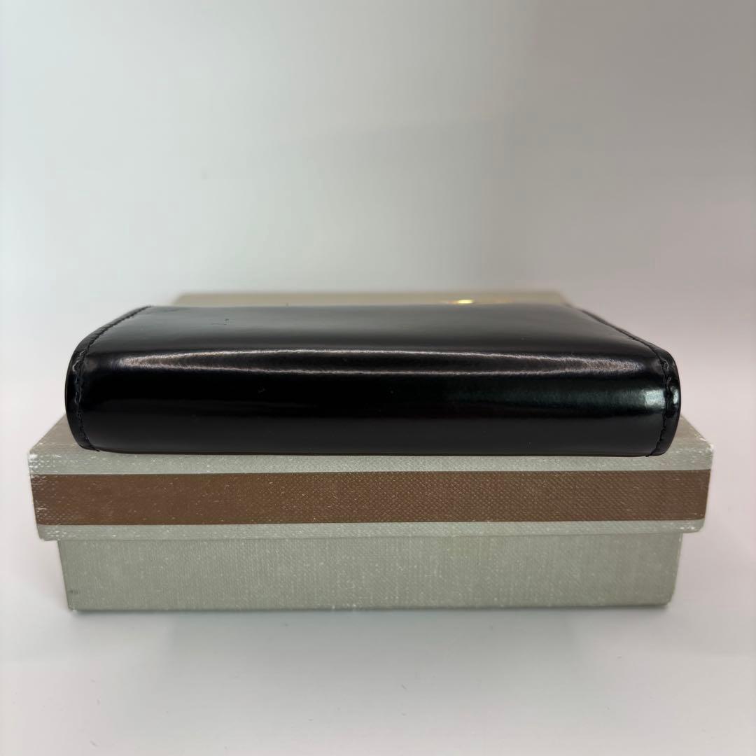 MARNI 二つ折り財布　ブラック　ゴールド　光沢　コンパクト　ウォレット　財布