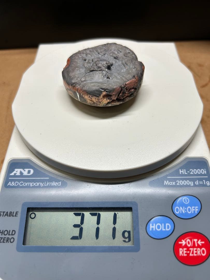 ユニークな形状の置物 371g