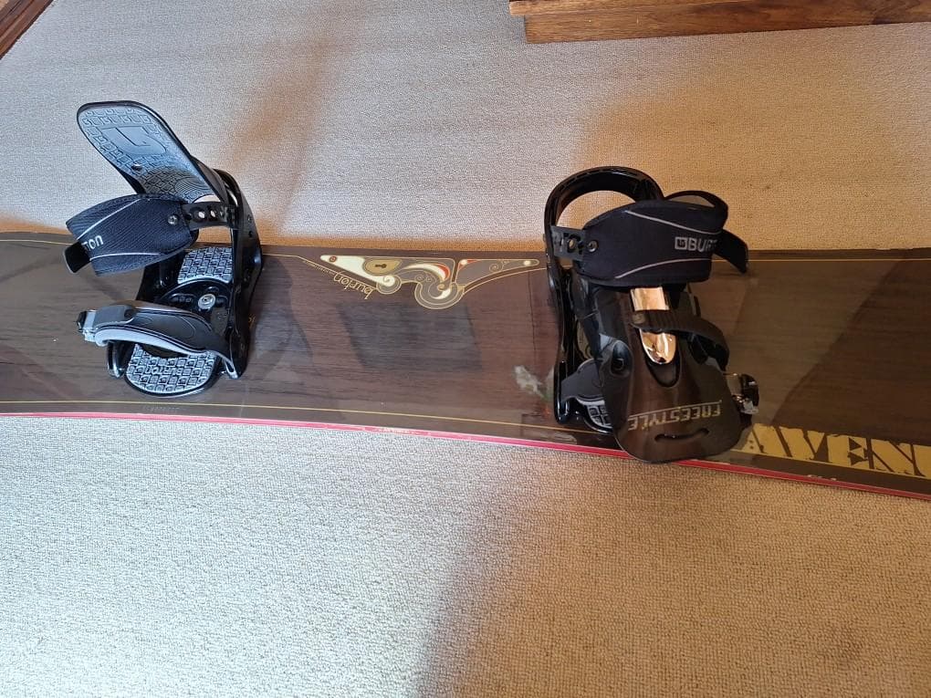 BURTON(バートン)AVENUE(アベニュー)スノーボード ビンディング付き