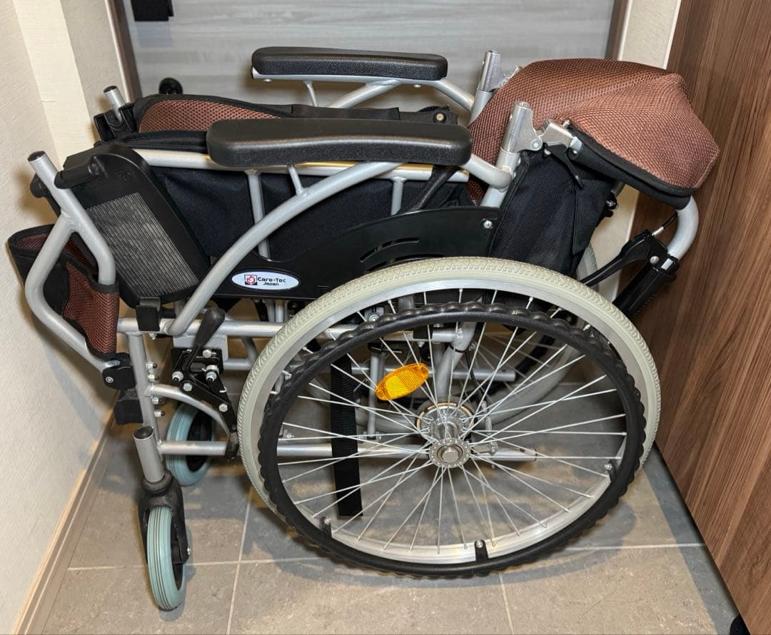 車椅子　ブラウン　折りたたみ可