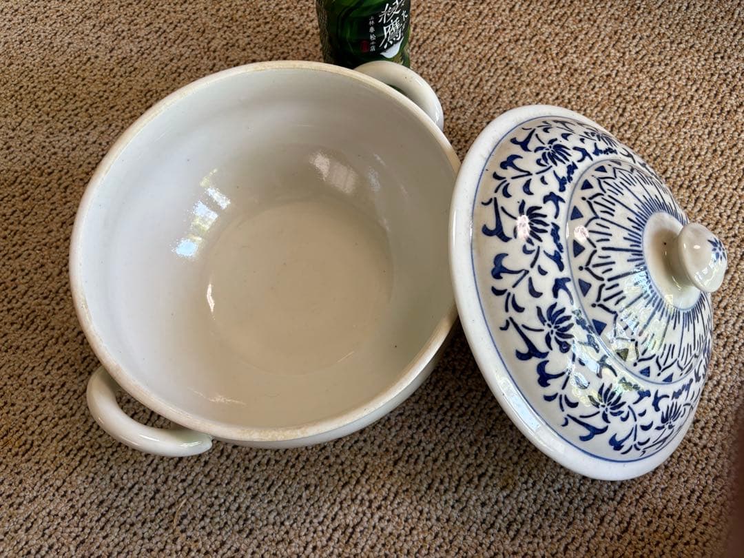 白と青の花模様 蓋付きボウル