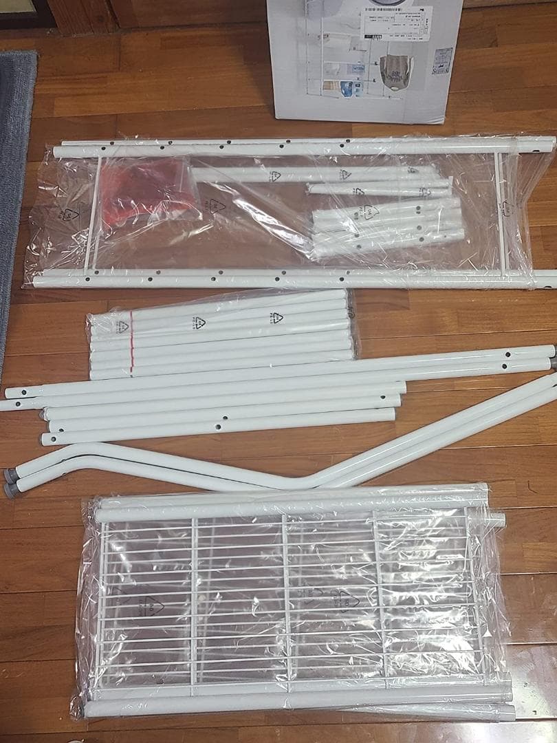 丸パイプ ランドリーラック タオル掛け付き ホワイト 棚2段