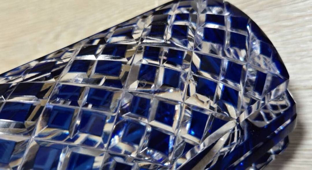 カガミクリスタル　各務硝子　矢来重紋　青色被せ切子　カットグラス　花入