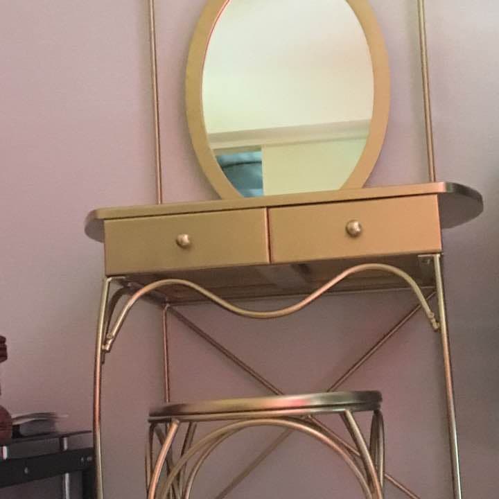 英国調サイドボードと金色のドレッサーセットを特別価格15万が半額以下キャバ嬢夜嬢