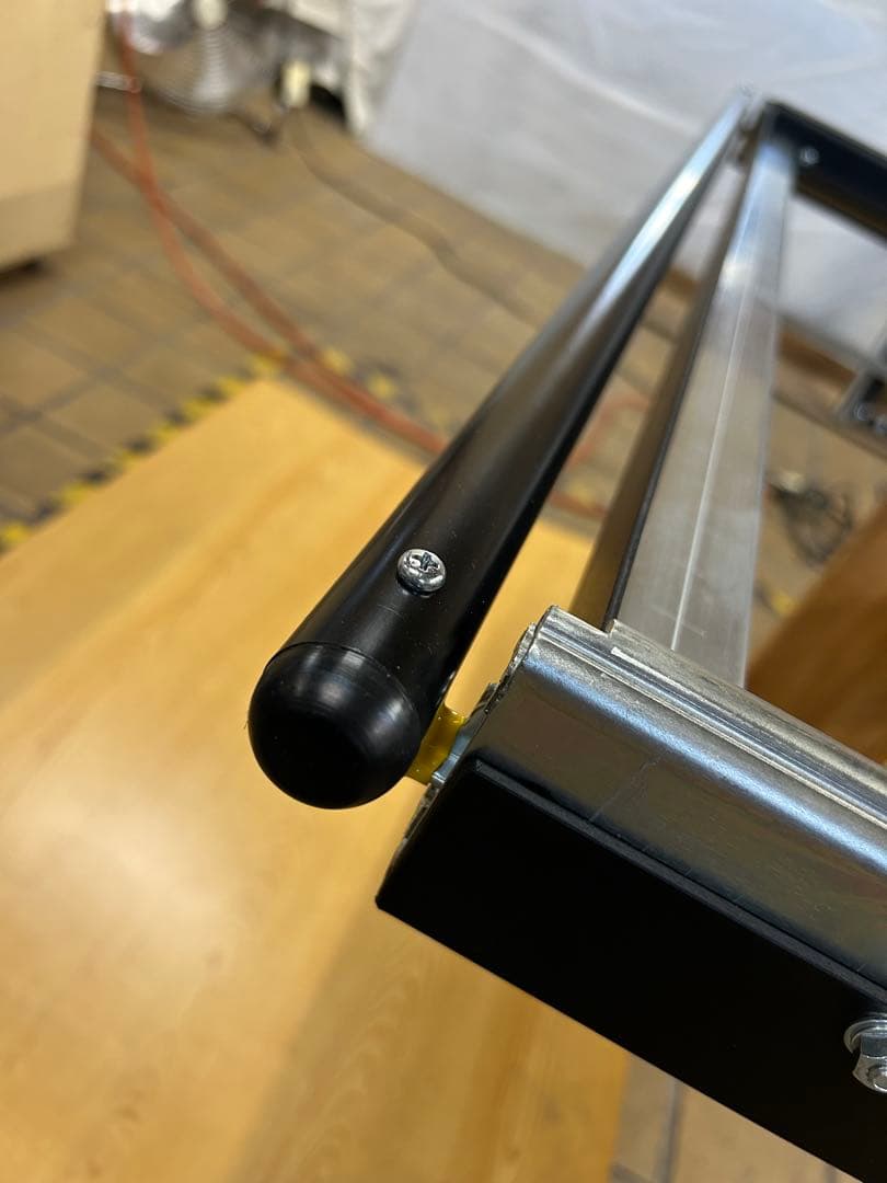 ハイエーススライドフロア150cm 黒レール、黒フェルト、引手ポール