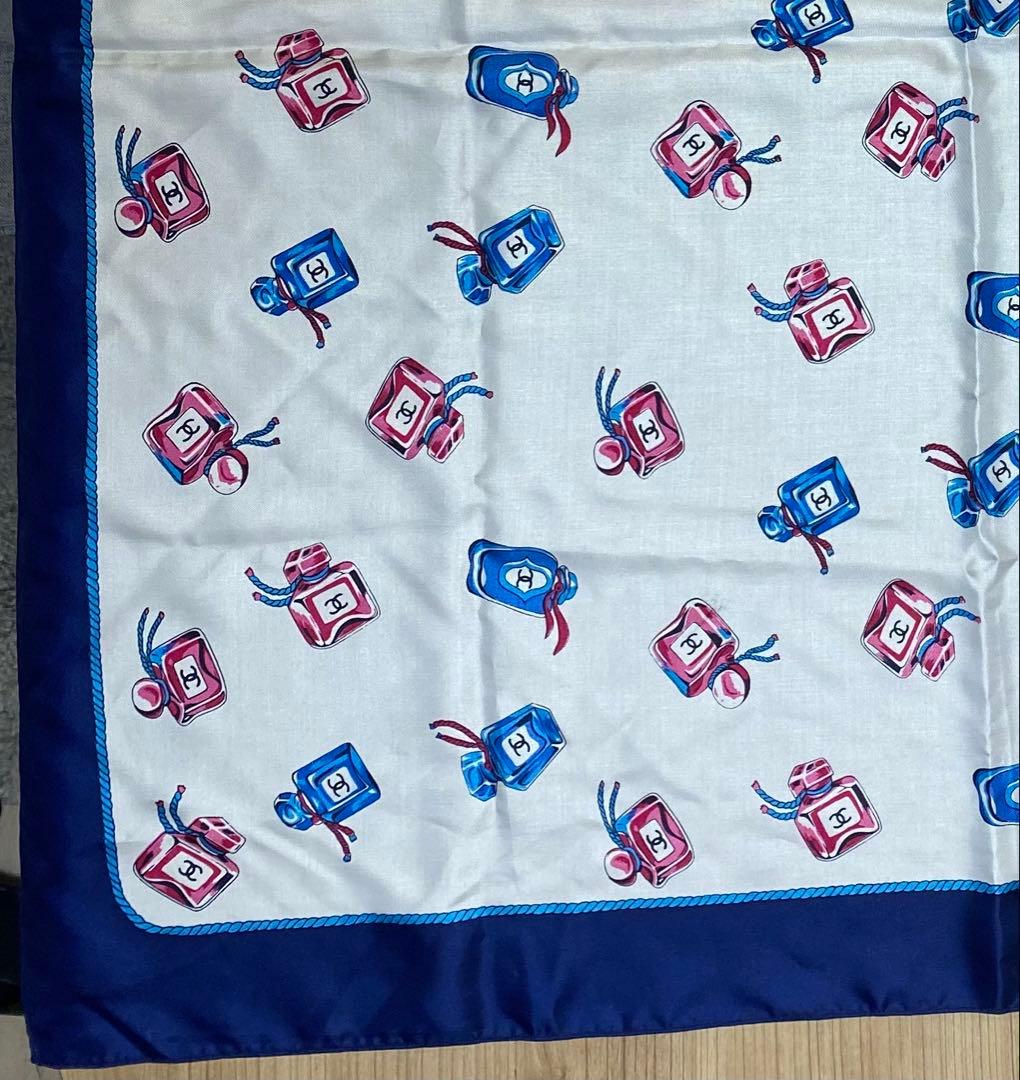 CHANEL　スカーフ　香水瓶