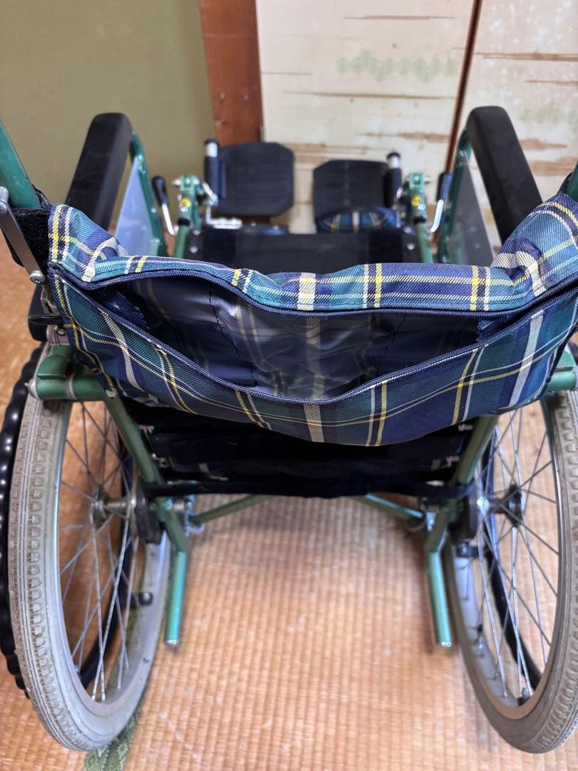 ⭐️折り畳み式車椅子　コンパクトサイズ　自走用車椅子