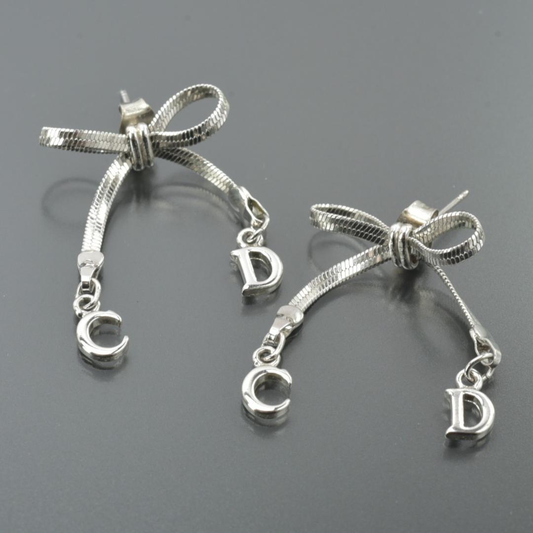 美品 クリスチャンディオール ピアス シルバー リボン ロゴ 両耳 アクセサリー