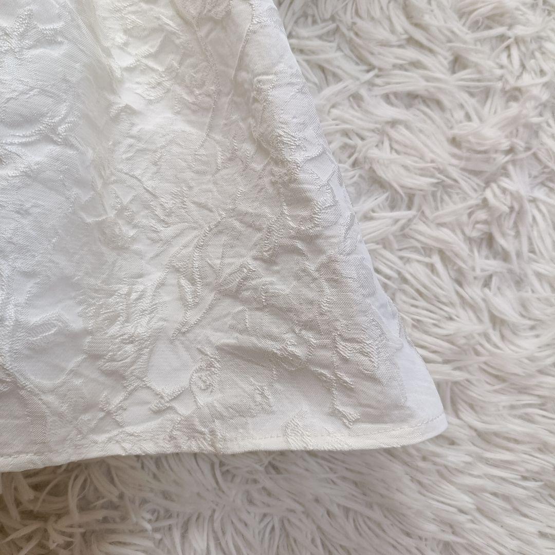 新品未使用　ohga フラワーブラウス　ジャガードブラウス　ホワイト