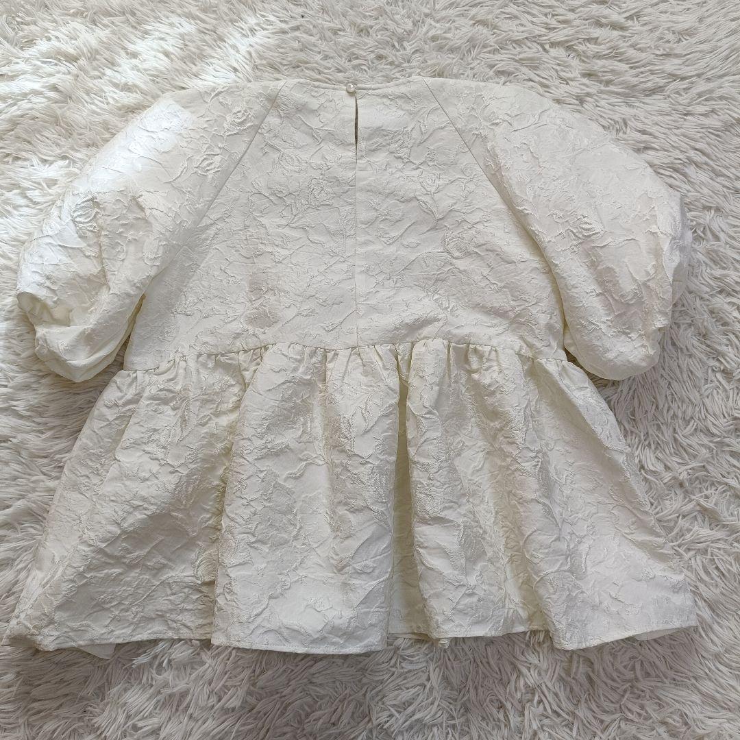 新品未使用　ohga フラワーブラウス　ジャガードブラウス　ホワイト