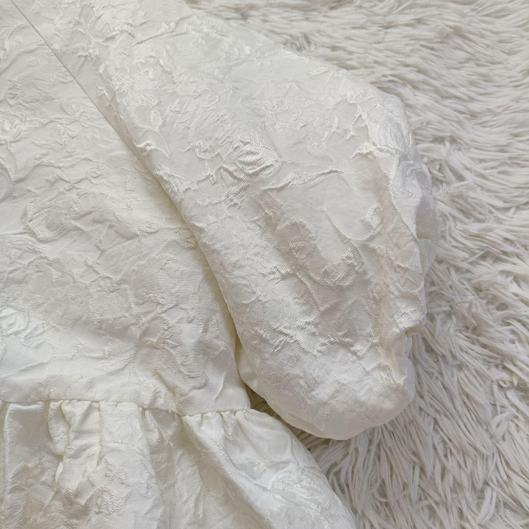 新品未使用　ohga フラワーブラウス　ジャガードブラウス　ホワイト