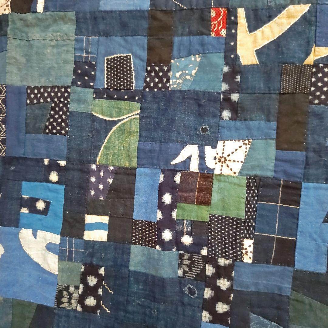 藍染古布のベッドカバーです。