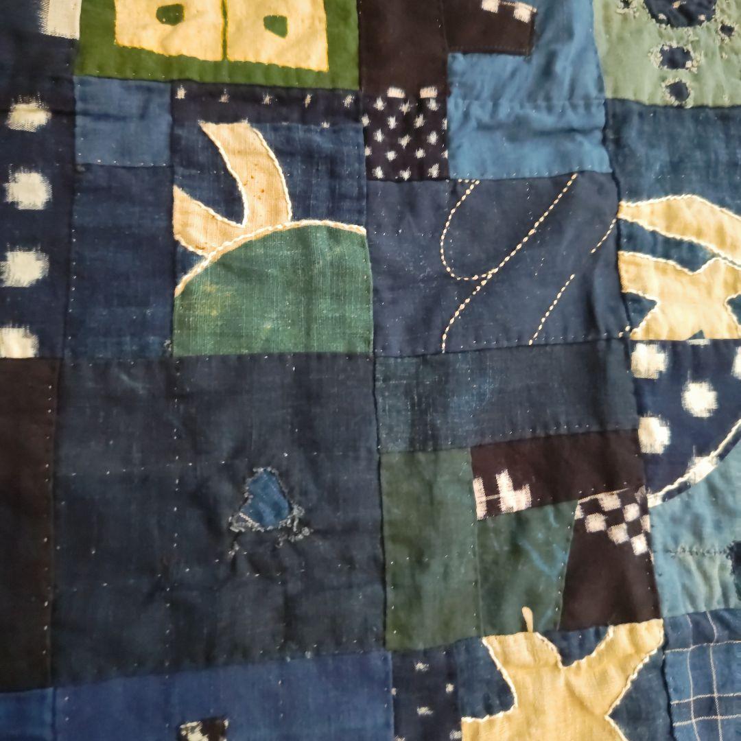 藍染古布のベッドカバーです。