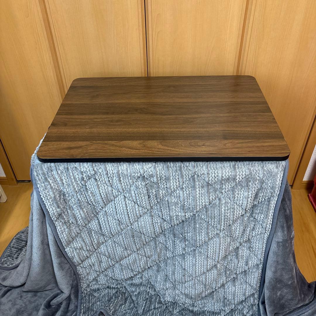 木製テーブルと椅子 こたつ布団セット