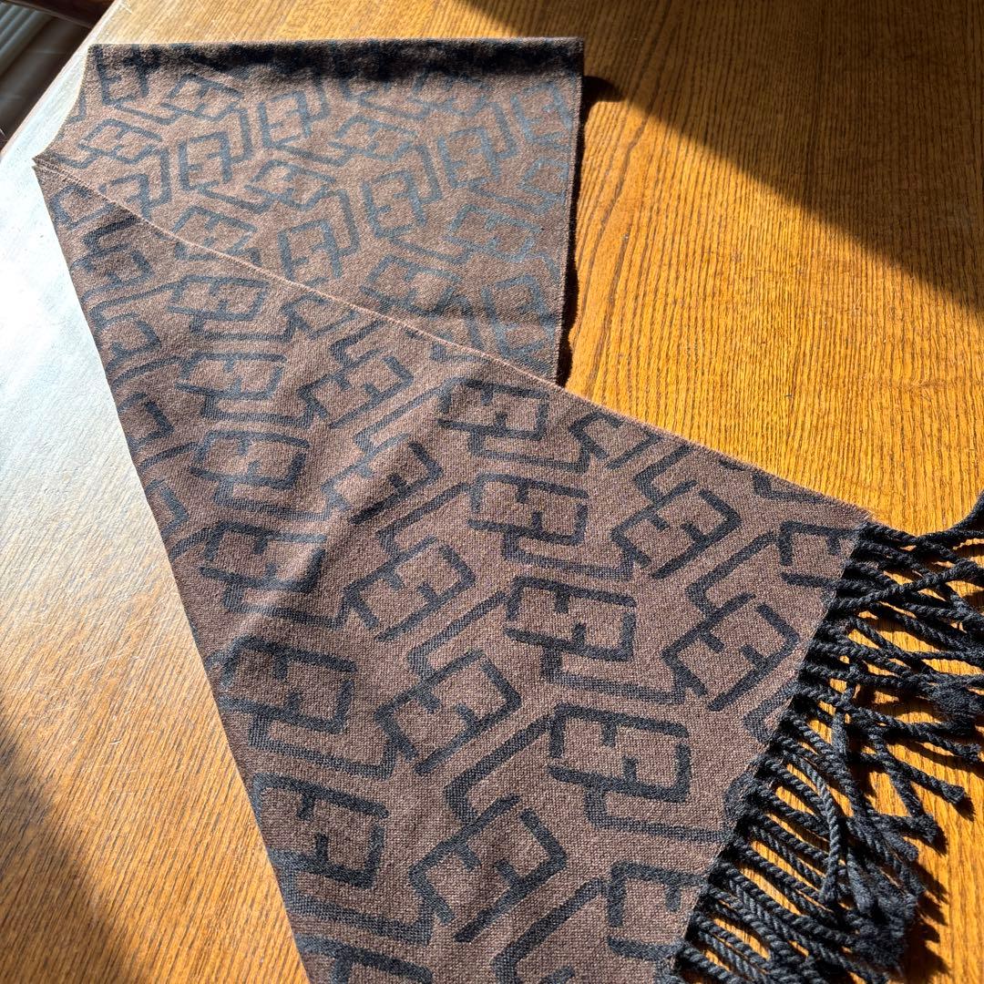 フェンディマフラー(写真を追加しています)