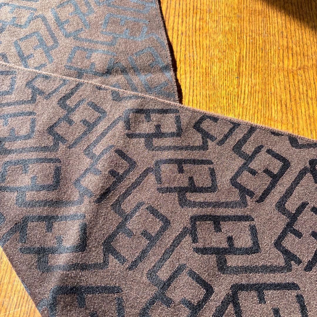 フェンディマフラー(写真を追加しています)