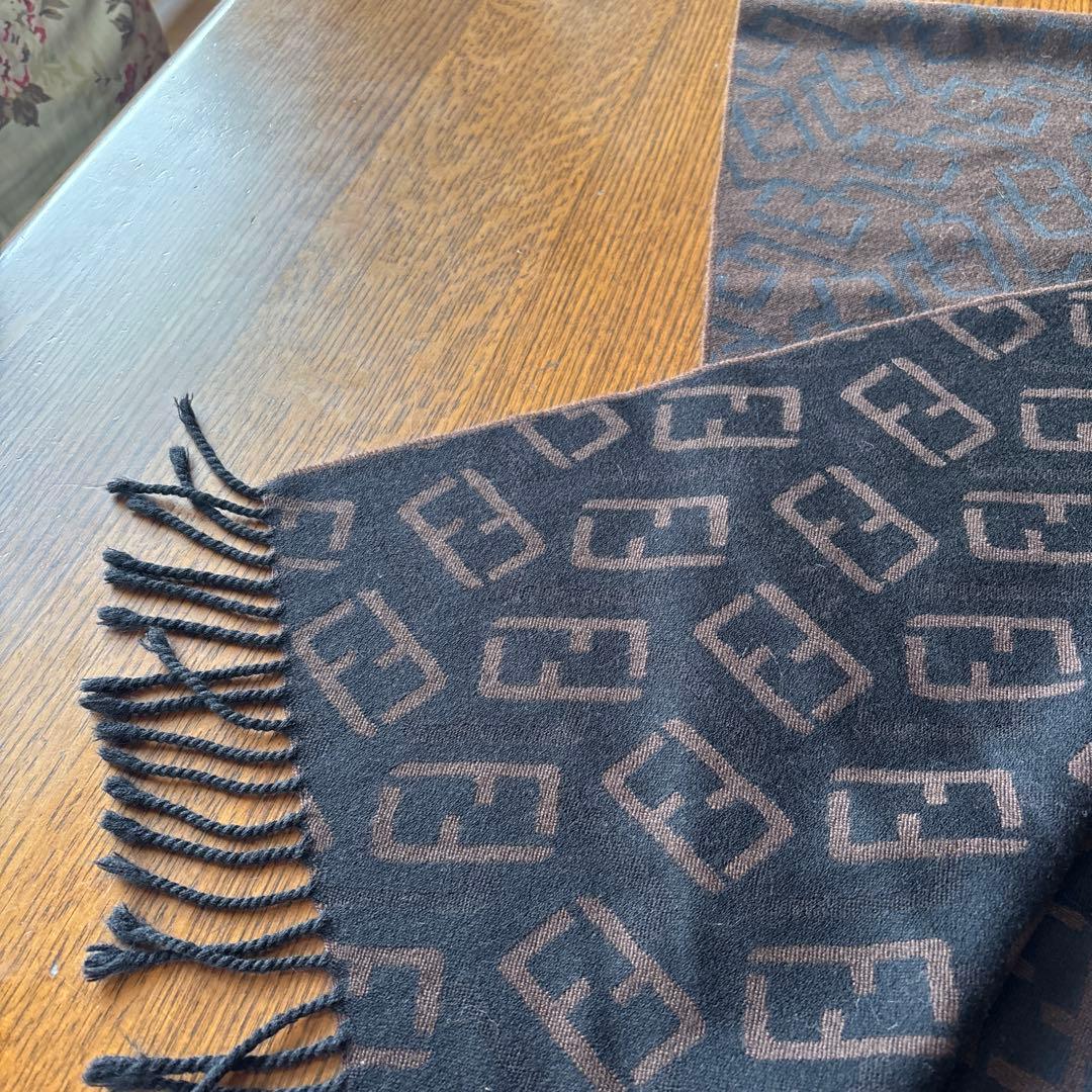 フェンディマフラー(写真を追加しています)