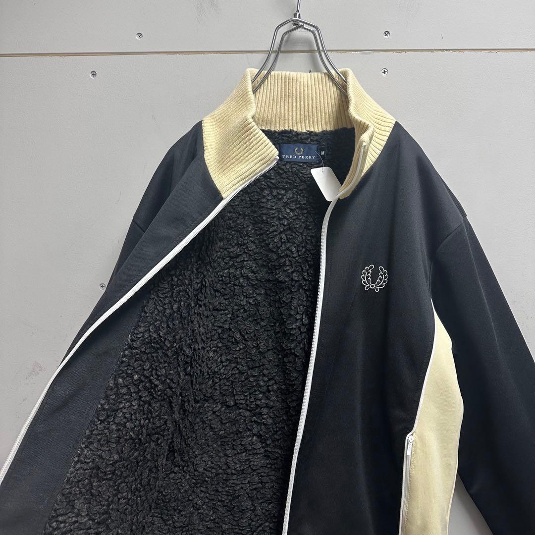 FRED PERRY 刺繍ロゴ　裏ボア　トラックジャケット