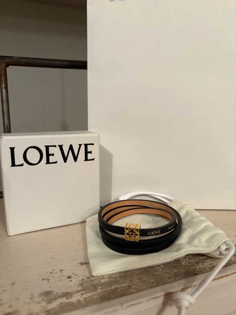 LOEWE ブラックレザー バングル