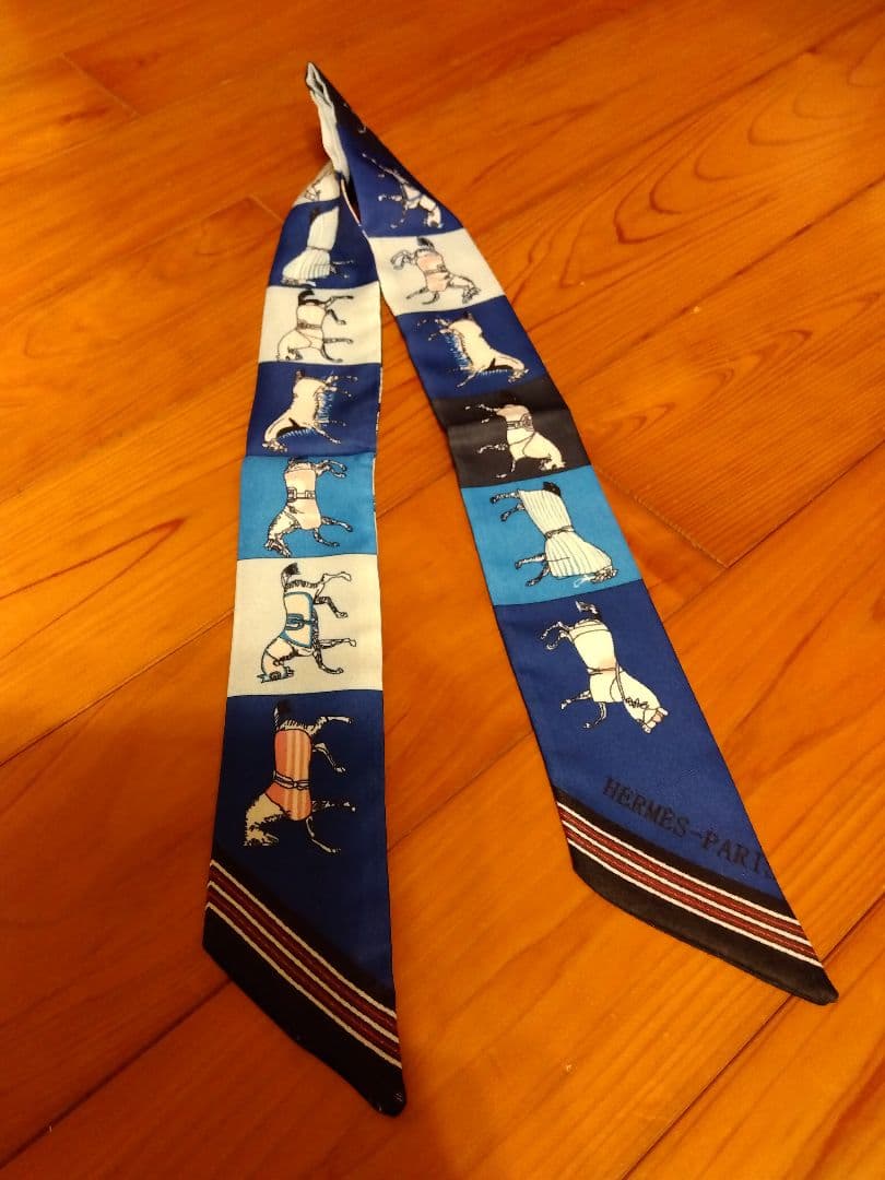 HERMES 馬モチーフ の ツイリー スカーフ
