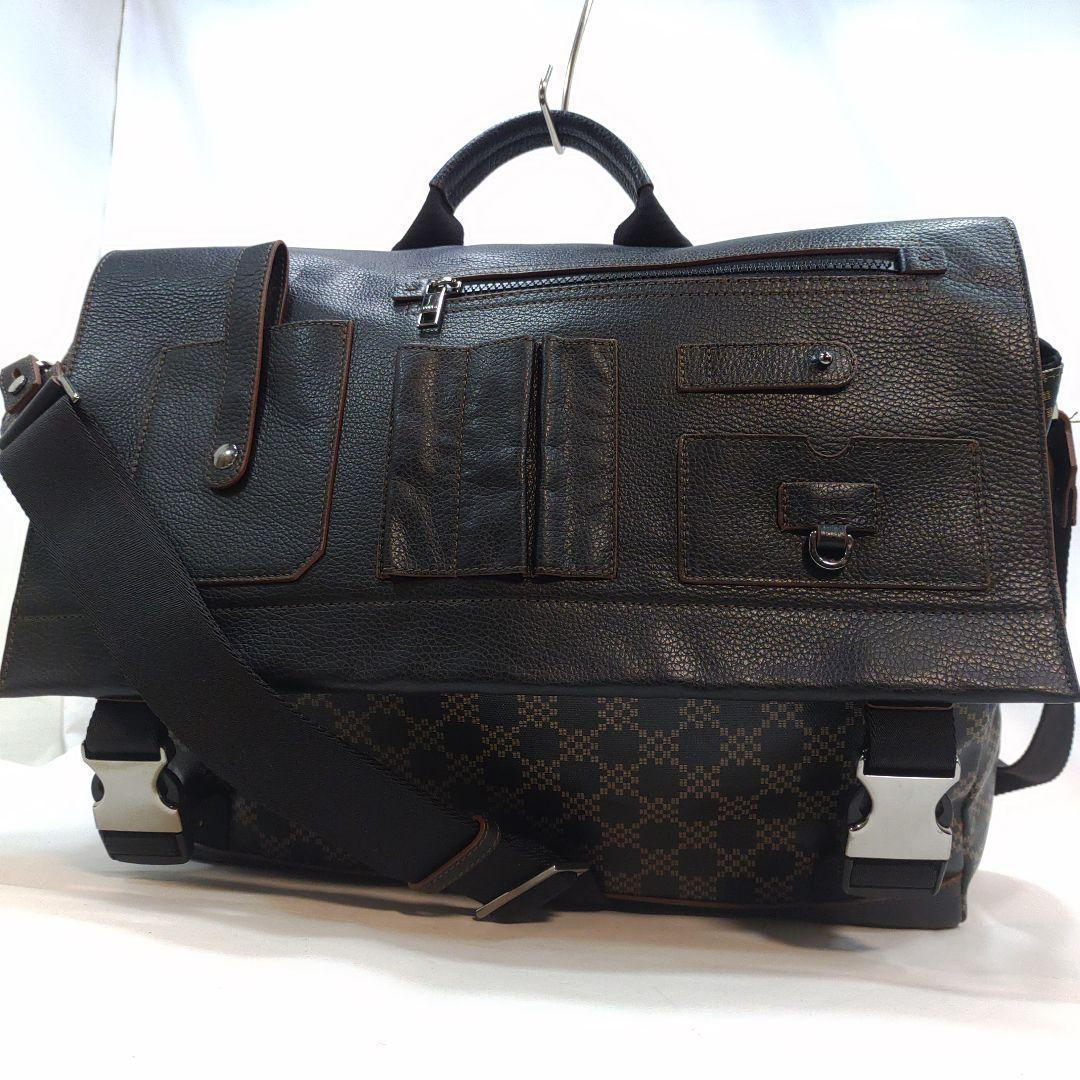 【極美品】フルラ メッセンジャーバッグ 2way レザー×PVC 総柄 黒