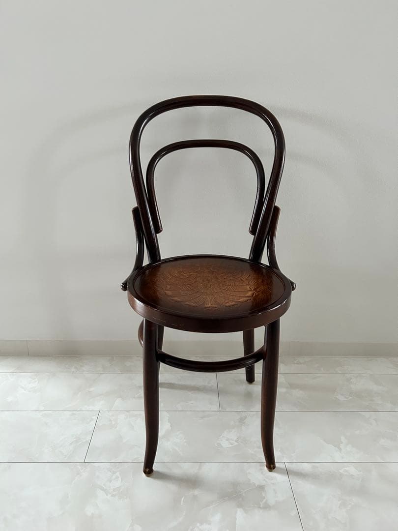 ダークブラウン 木製 曲木デザイン 椅子　Ａ