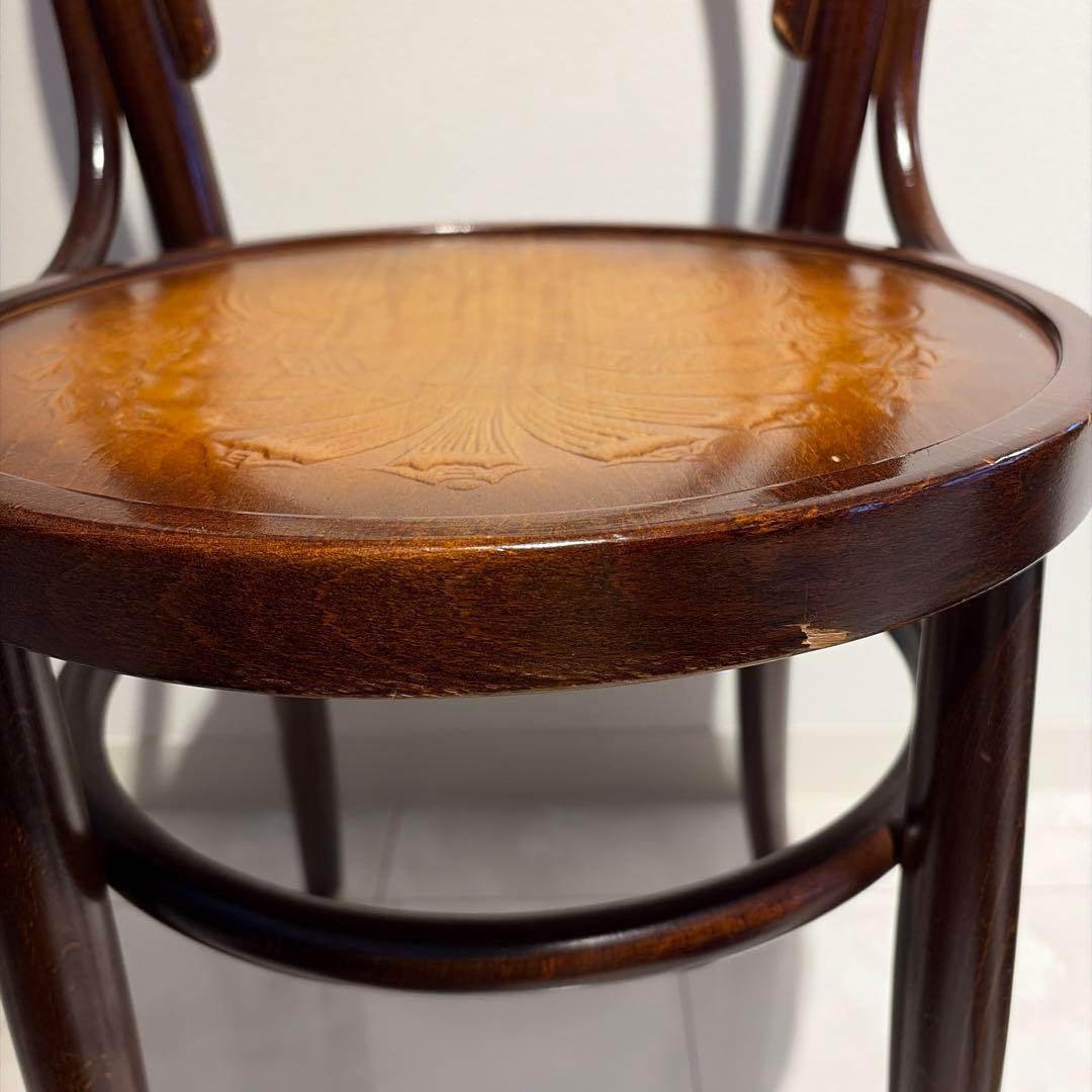 ダークブラウン 木製 曲木デザイン 椅子　Ａ