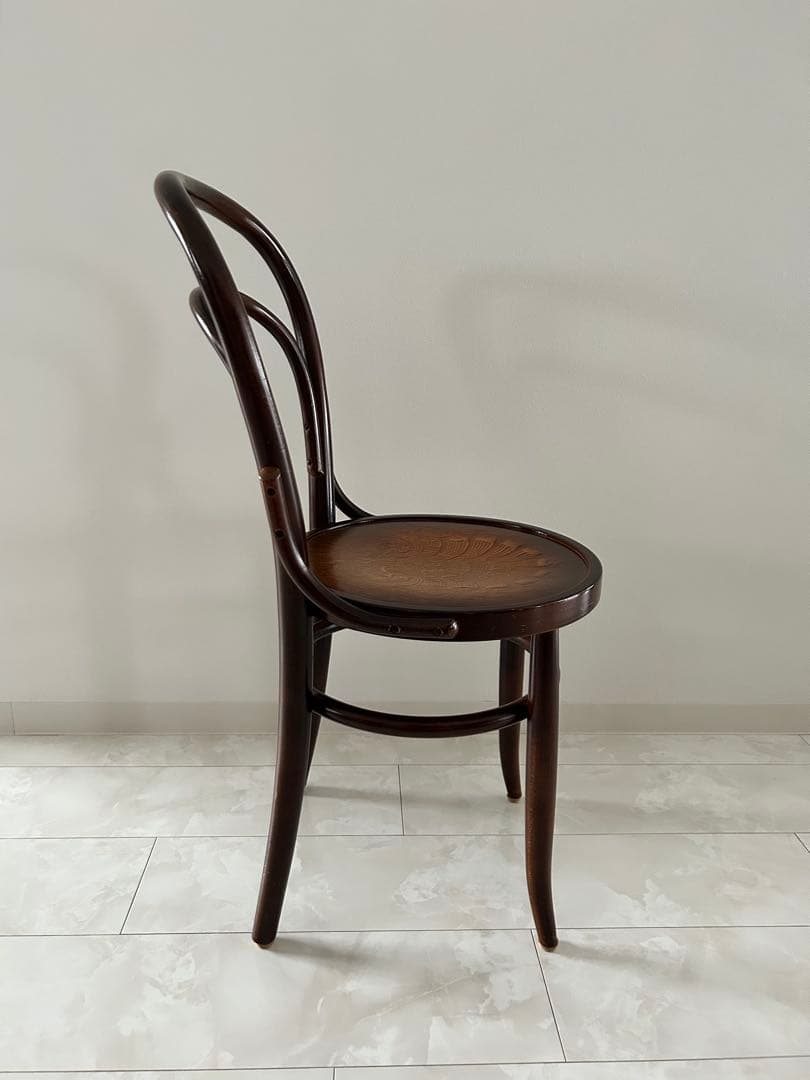 ダークブラウン 木製 曲木デザイン 椅子　Ａ