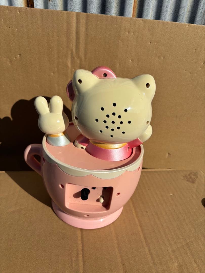 可愛いハローキティのティーカップ型目覚まし時計　ピンク作動品　きれい