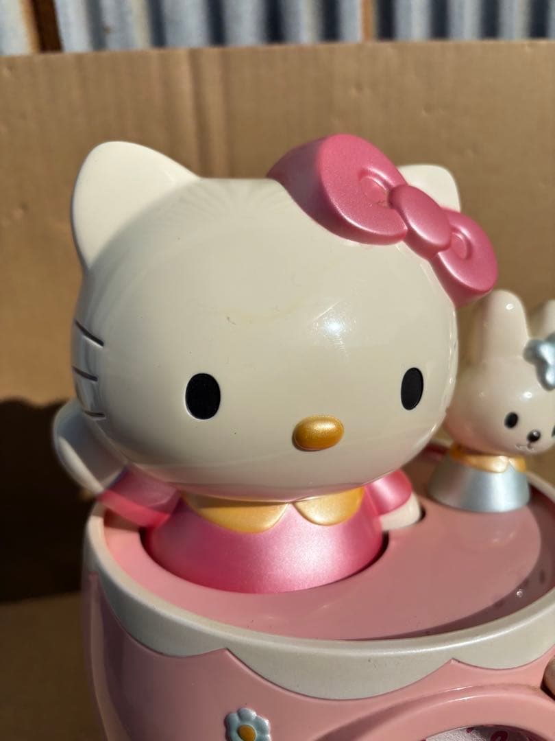 可愛いハローキティのティーカップ型目覚まし時計　ピンク作動品　きれい