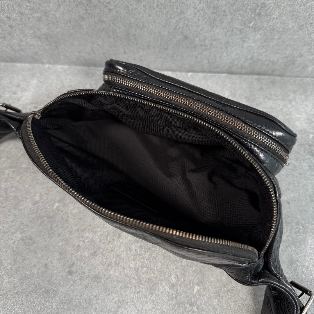 美品 サンローラン ロゴ エンボス レザー メンズ ウエスト ボディバッグ 黒