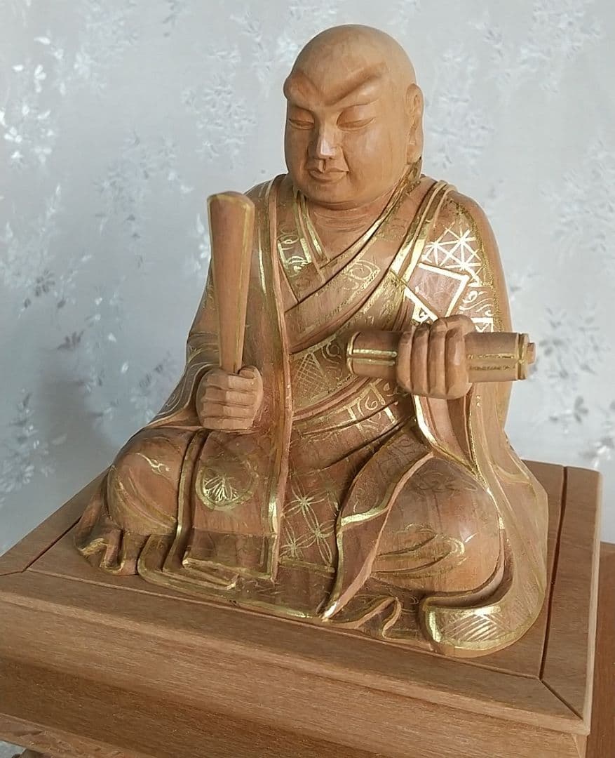 日蓮聖人坐像 2.5寸#079 金彩有り ◆白檀 木彫 仏像
