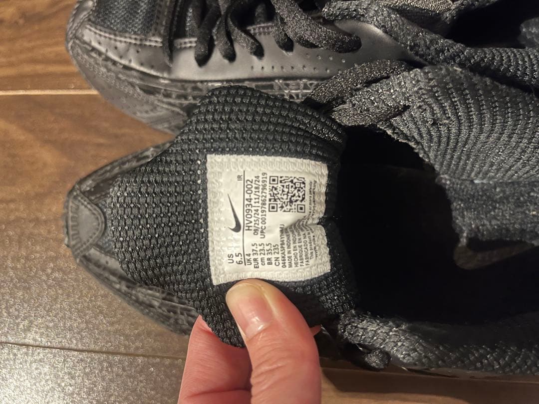 ナイキ　ショックス shox r4 ブラックフローラル ウィメンズ 23.5cm