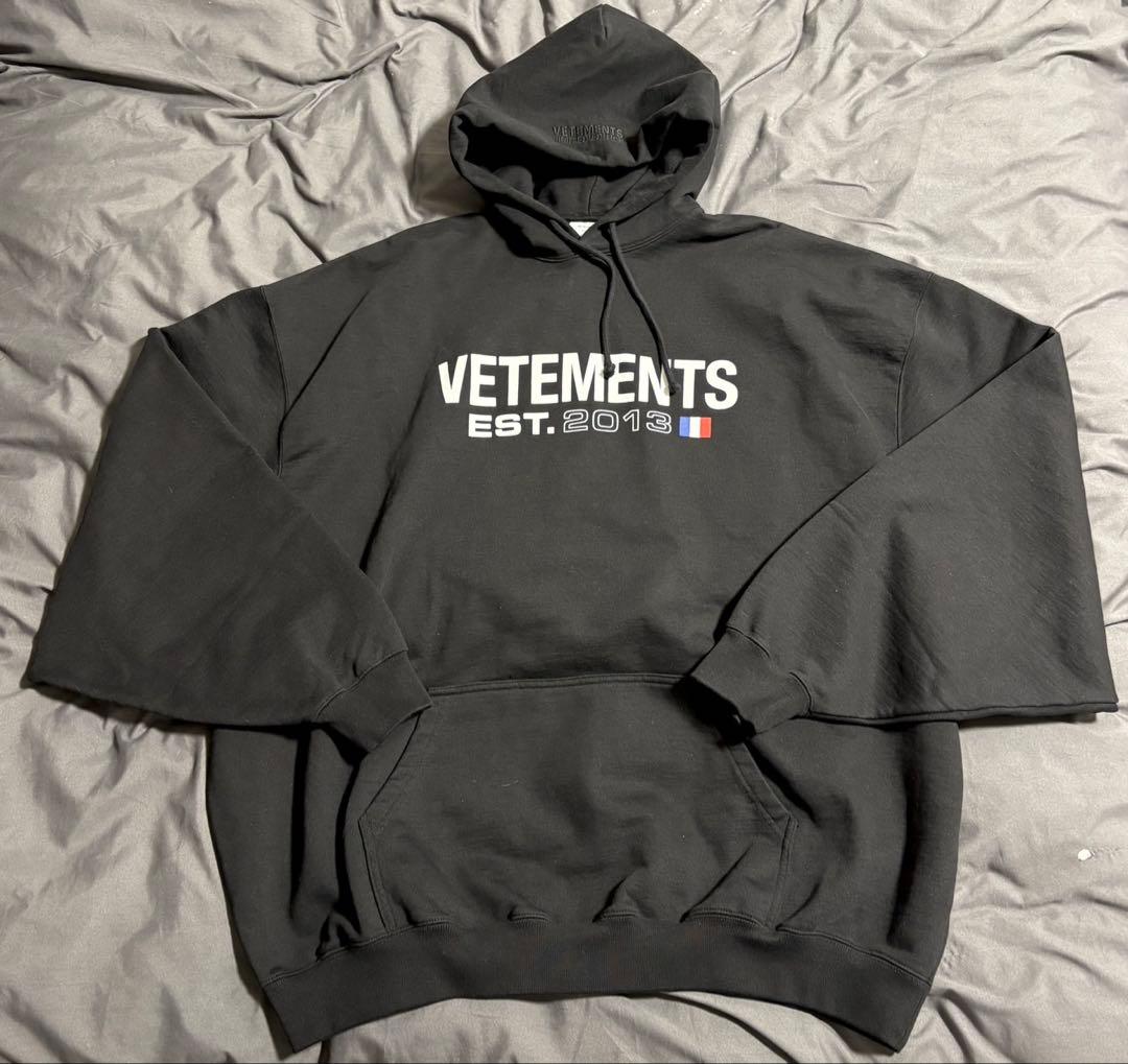 VETEMENTS ヴェトモン フラッグ ロゴ パーカー