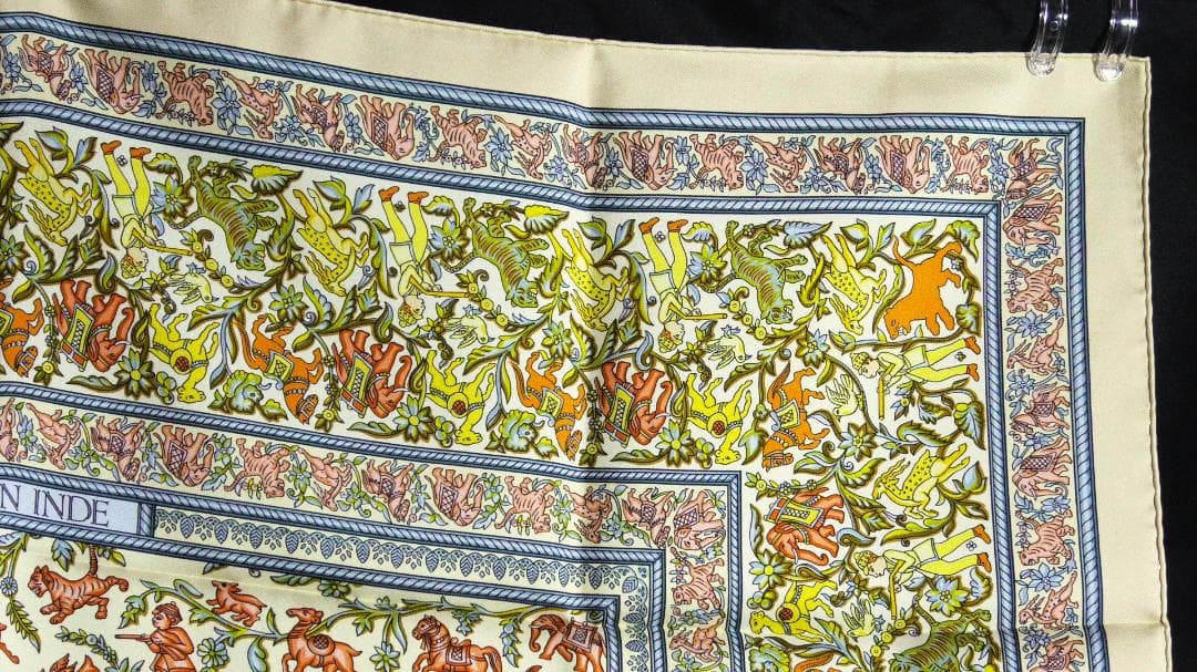 新品未使用品　HERMES エルメス　大判スカーフ　カレ90　 D570