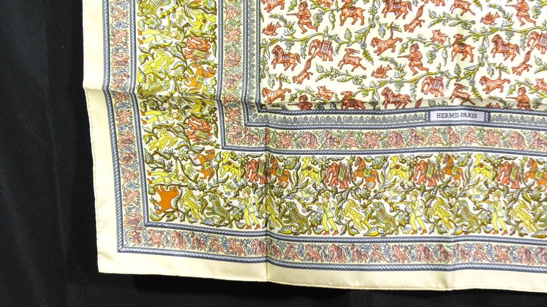 新品未使用品　HERMES エルメス　大判スカーフ　カレ90　 D570