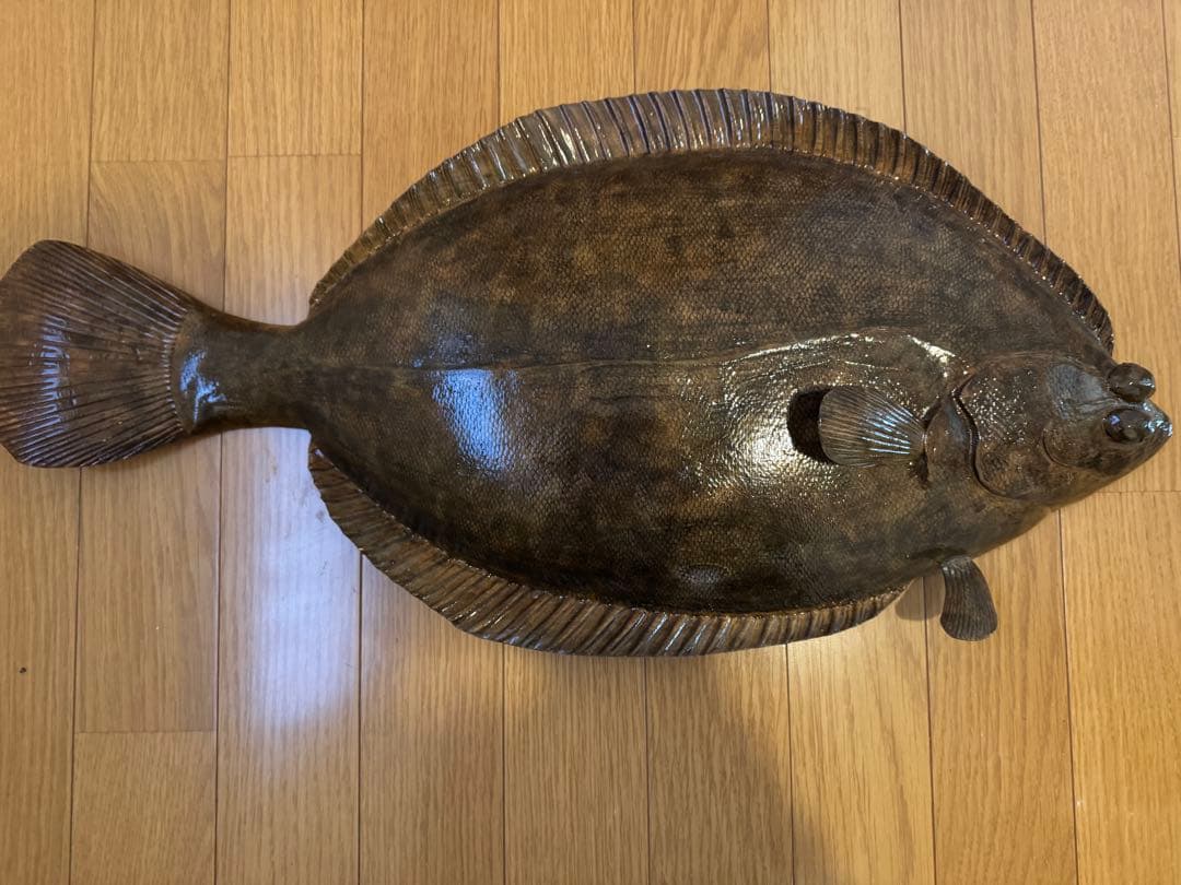 リアルなヒラメの剥製または模型