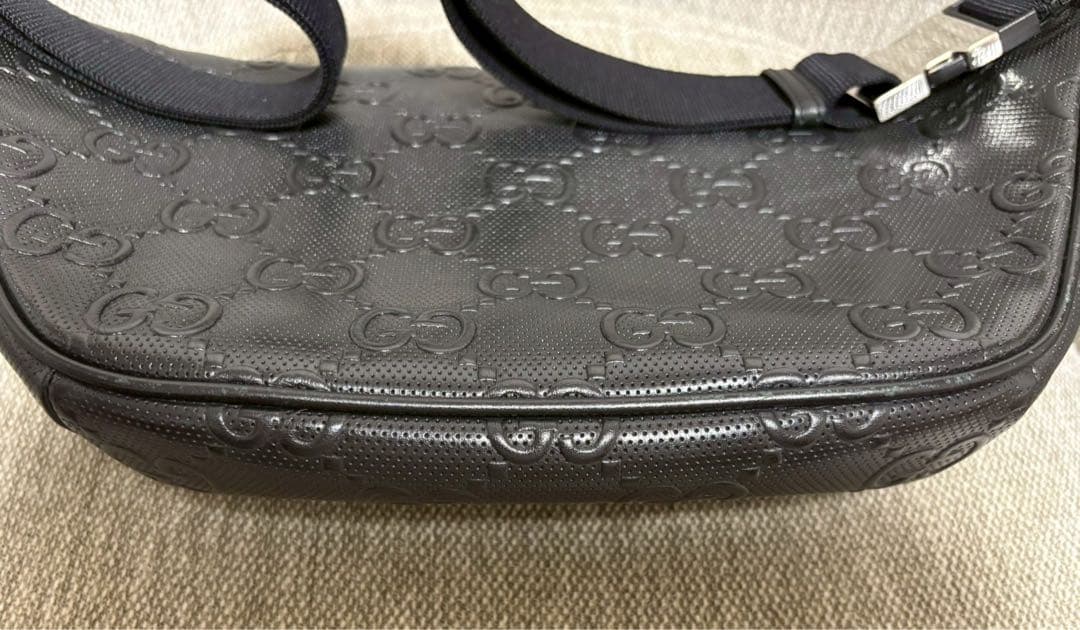 【期間限定大幅値下げ】GUCCI ボディバッグ ブラック レザー 645093
