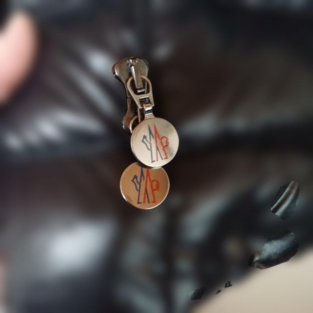 MONCLER (美品)ブラック (国内正規品)ダウンジャケット フード付き