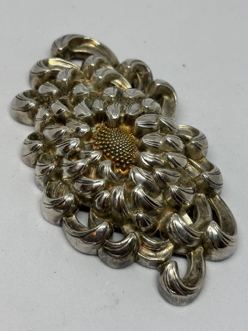 菊　彫金　金工　アンティーク　不明