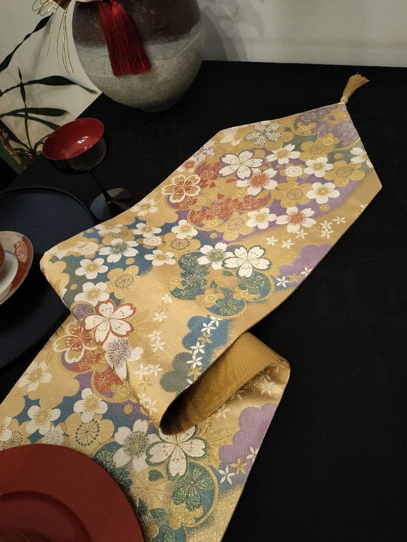 A952★逸品‼️豪華刺繍‼️ひな祭り‼️テーブルランナー2m13cm