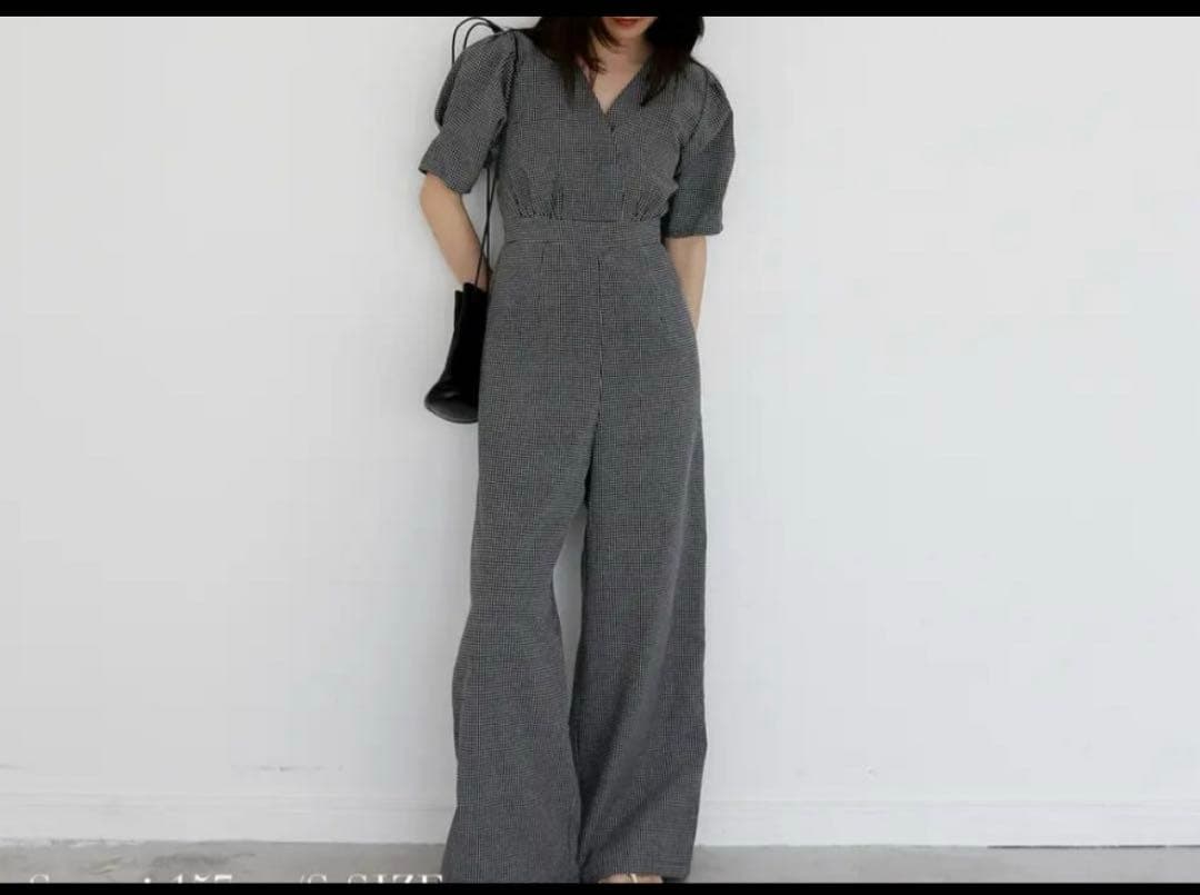 Cara by Katrin TOKYO Vネックオールインワン