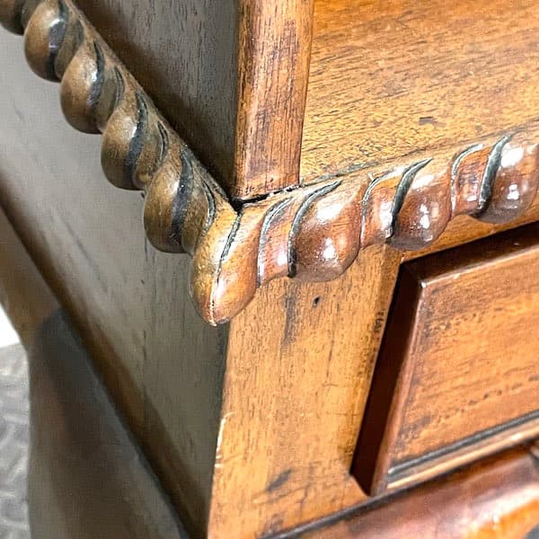 アンティーク　デスク　クイーンアン様式　ガブリオールレッグ　猫足　隠し引き出し