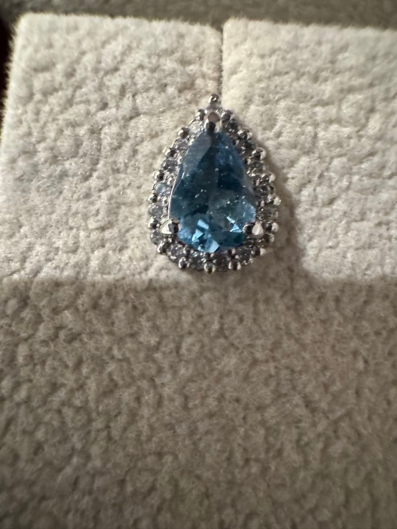 L*〜様 PT900 サンタマリア　アクアマリン　取り巻きダイヤモンドピアス　鑑