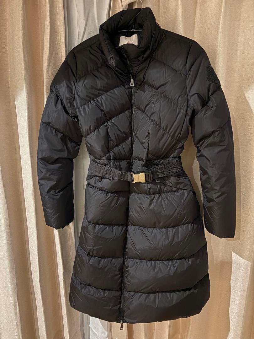 モンクレール 黒 ダウンジャケット ウエストベルト付き