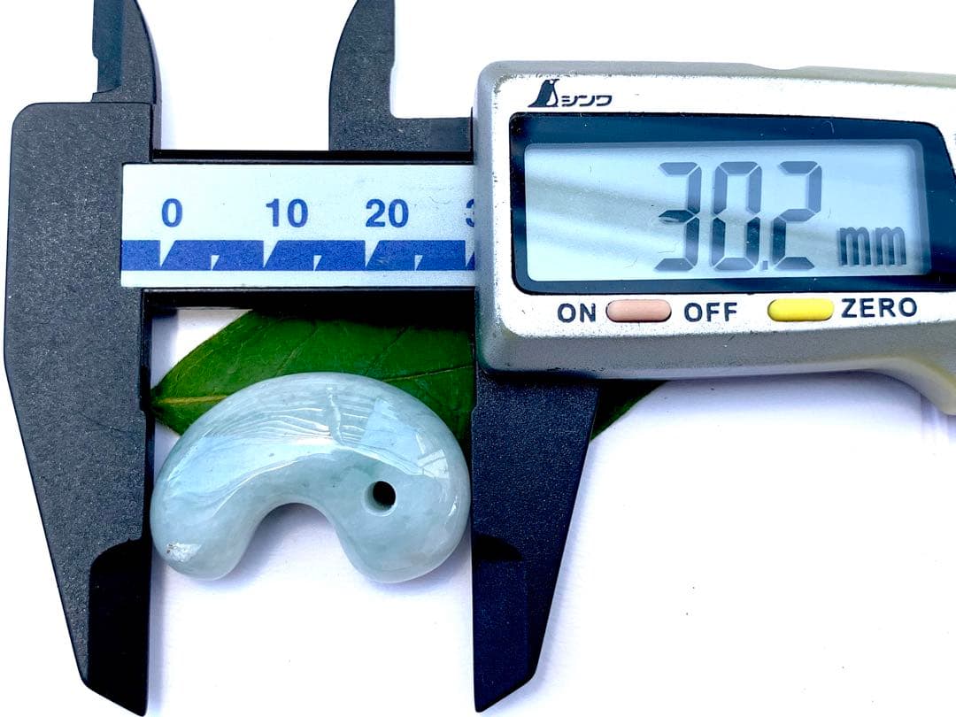 ⭐️本物をお身近に　吉祥開運の糸魚川翡翠勾玉　本物ジェダイト‼️　外部鑑別書付