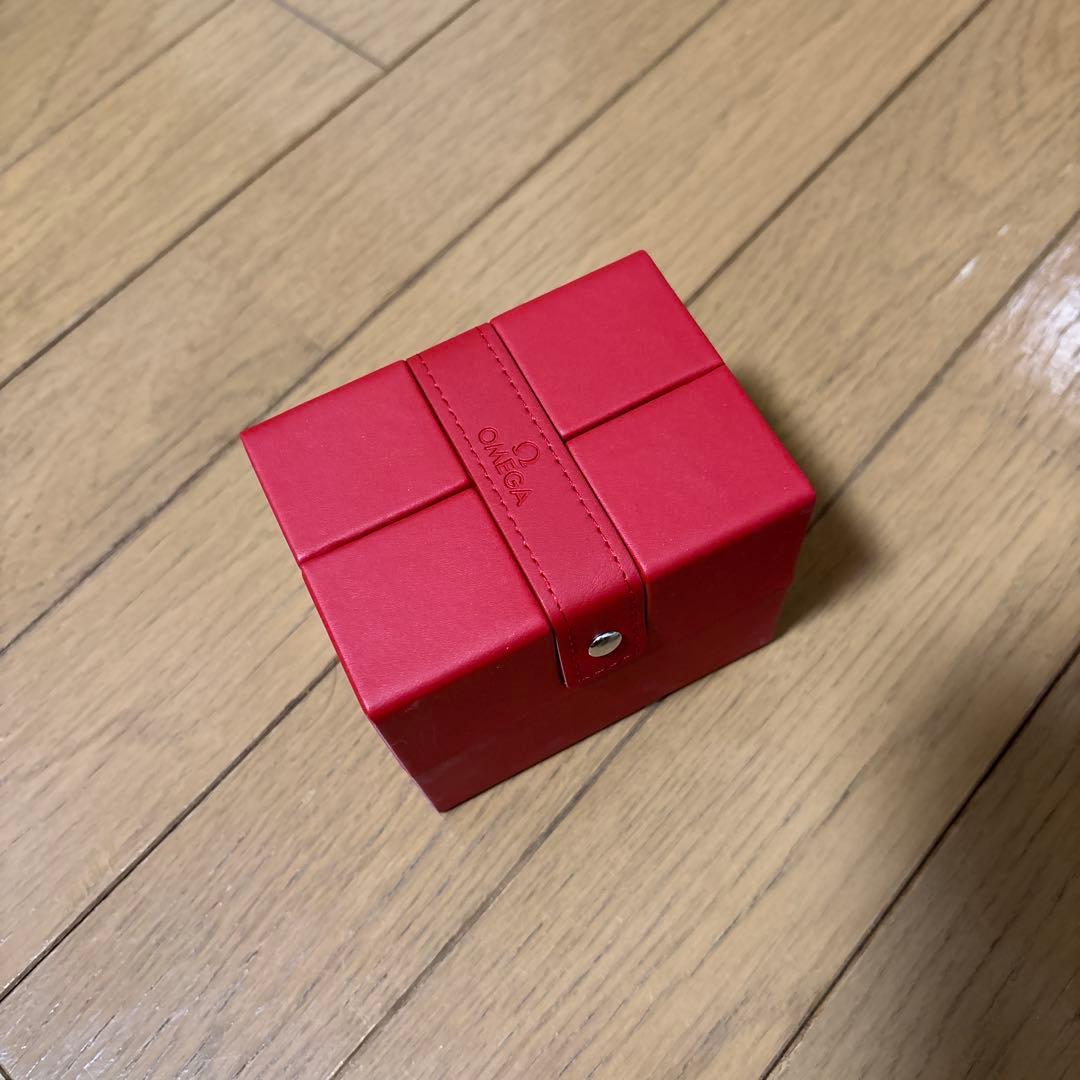 OMEGA純正レザー風 赤 ギフト箱