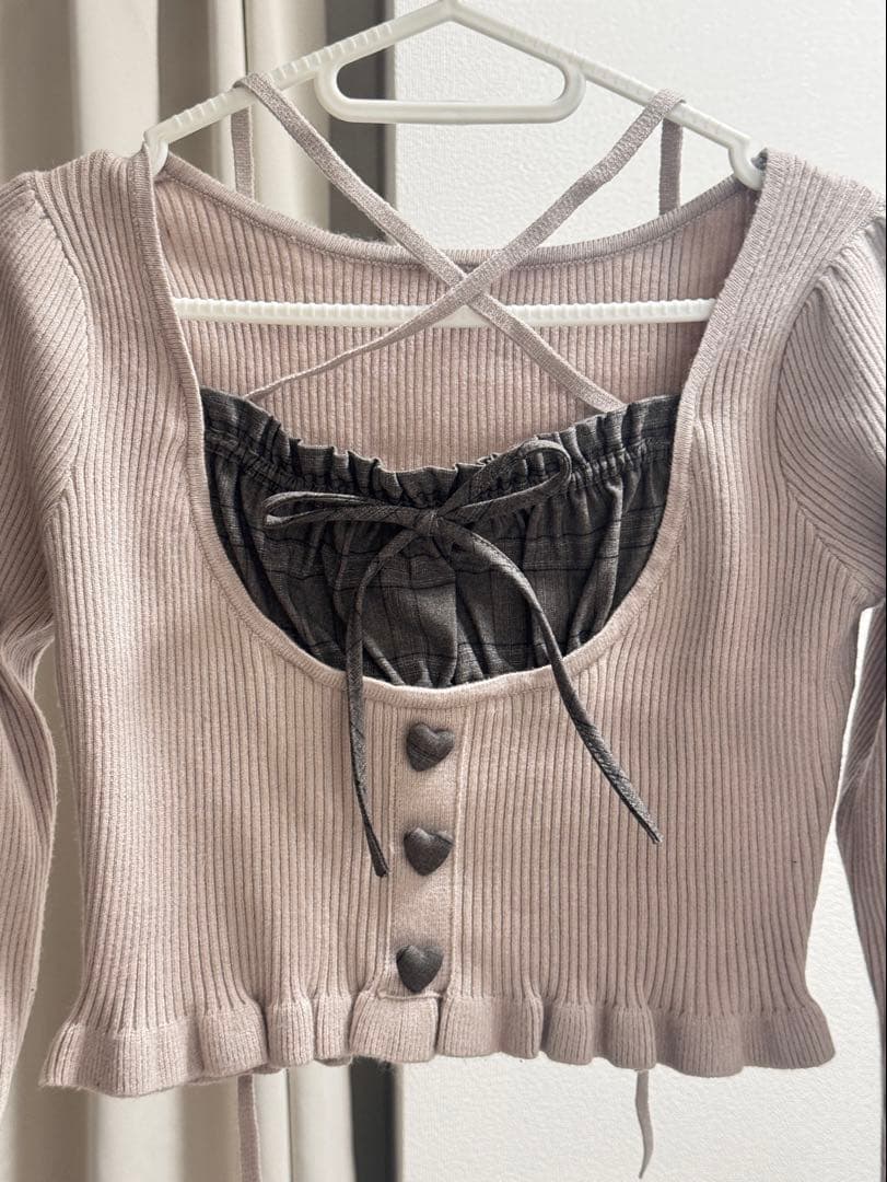 pium ヨーク切替ハートボタン長袖ニット