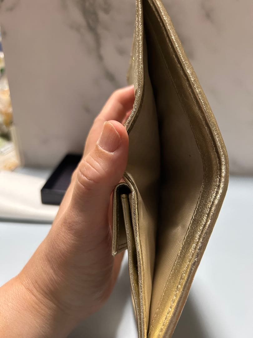 プラダ二つ折り財布
